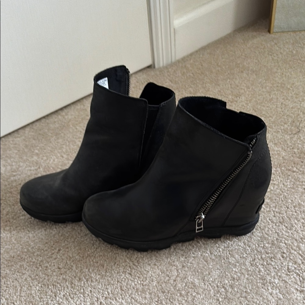 Sorel Black Ankle Boots with Wedge Heel and Side Zip Closure
